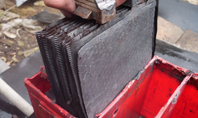 Batériový článok extrahovaný z tela batérie